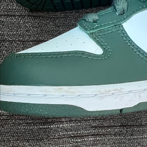 Nike - Picture 4 of 10